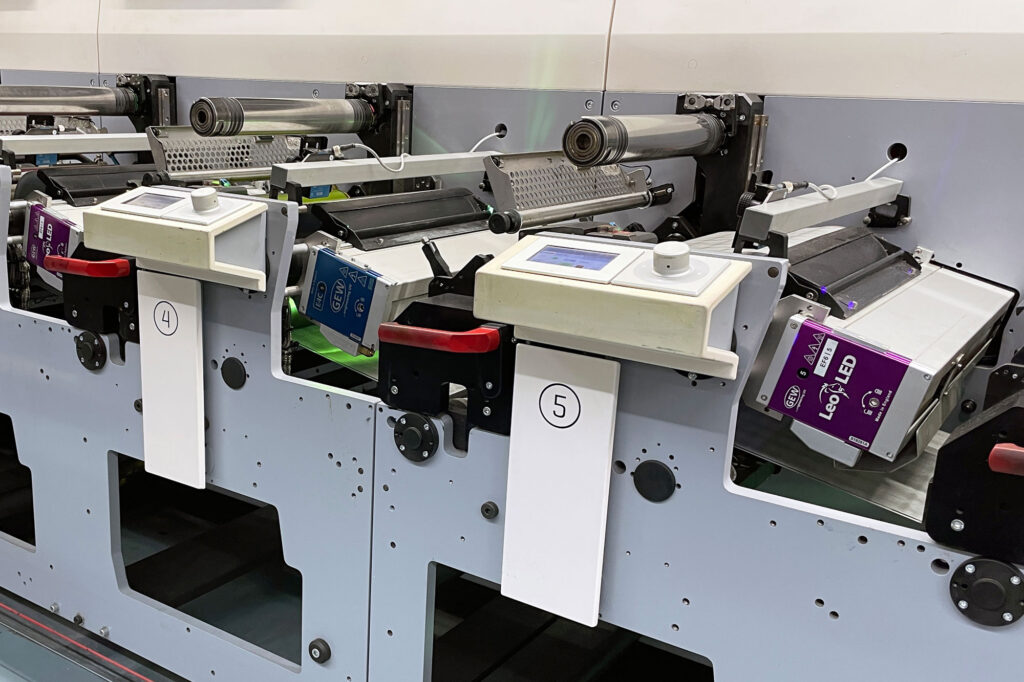 Les têtes de lampe ArcLED interchangeables à base de cassettes de GEW sont installées sur cinq presses.