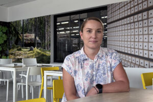 Hana Kudrnová, responsable du développement commercial, se félicite de l'avantage concurrentiel que leur ont apporté le revêtement au rouleau doux et les LED.